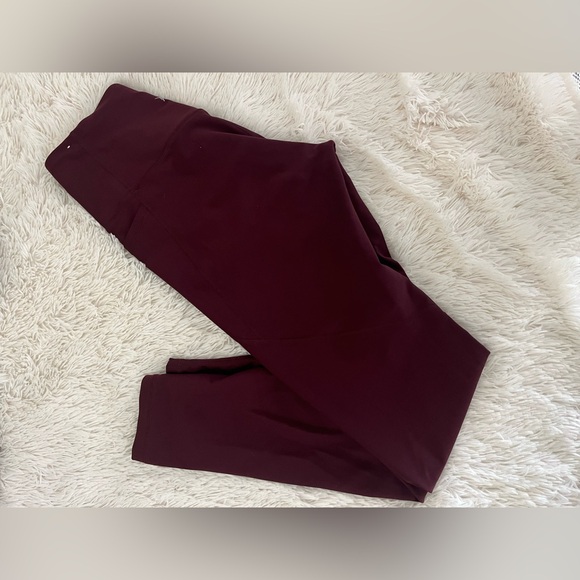 Old navy workout leggings with pockets - Picture 2 of 2